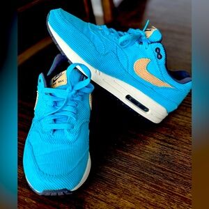 Like New Nike Air Max 1
